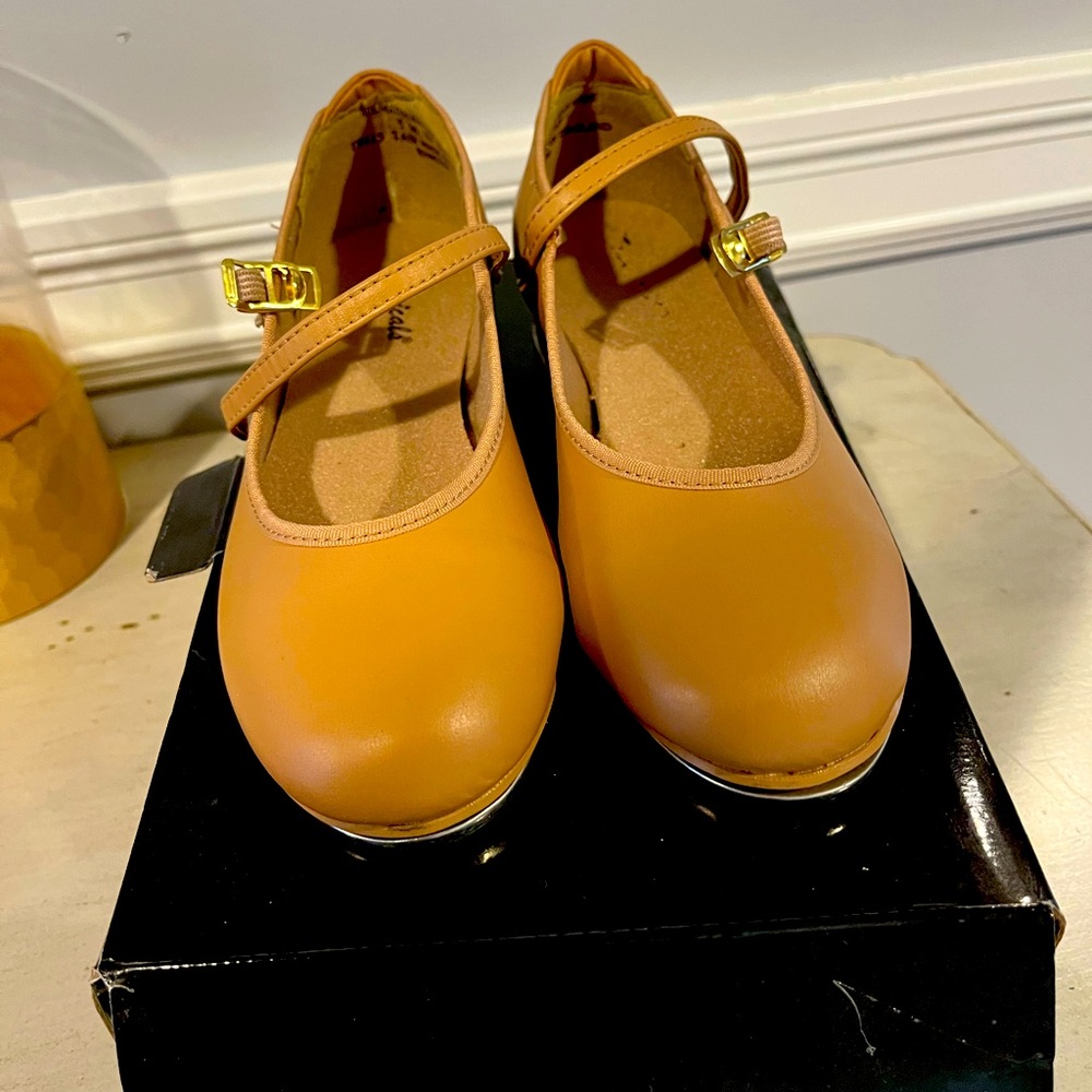 Tap shoes size 5m (Theatricals)